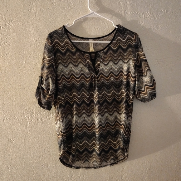 Women's Multicolor Zigzag Top - Picture 6 of 11
